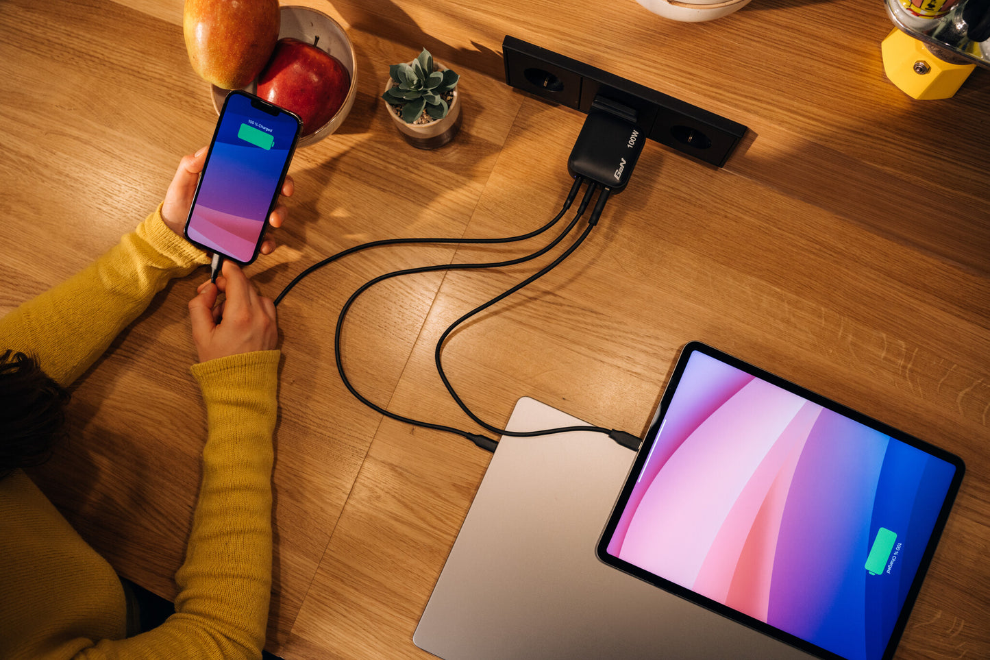 Verbatim GaN Charger 100W Universal Black AC Fast charging Indoor