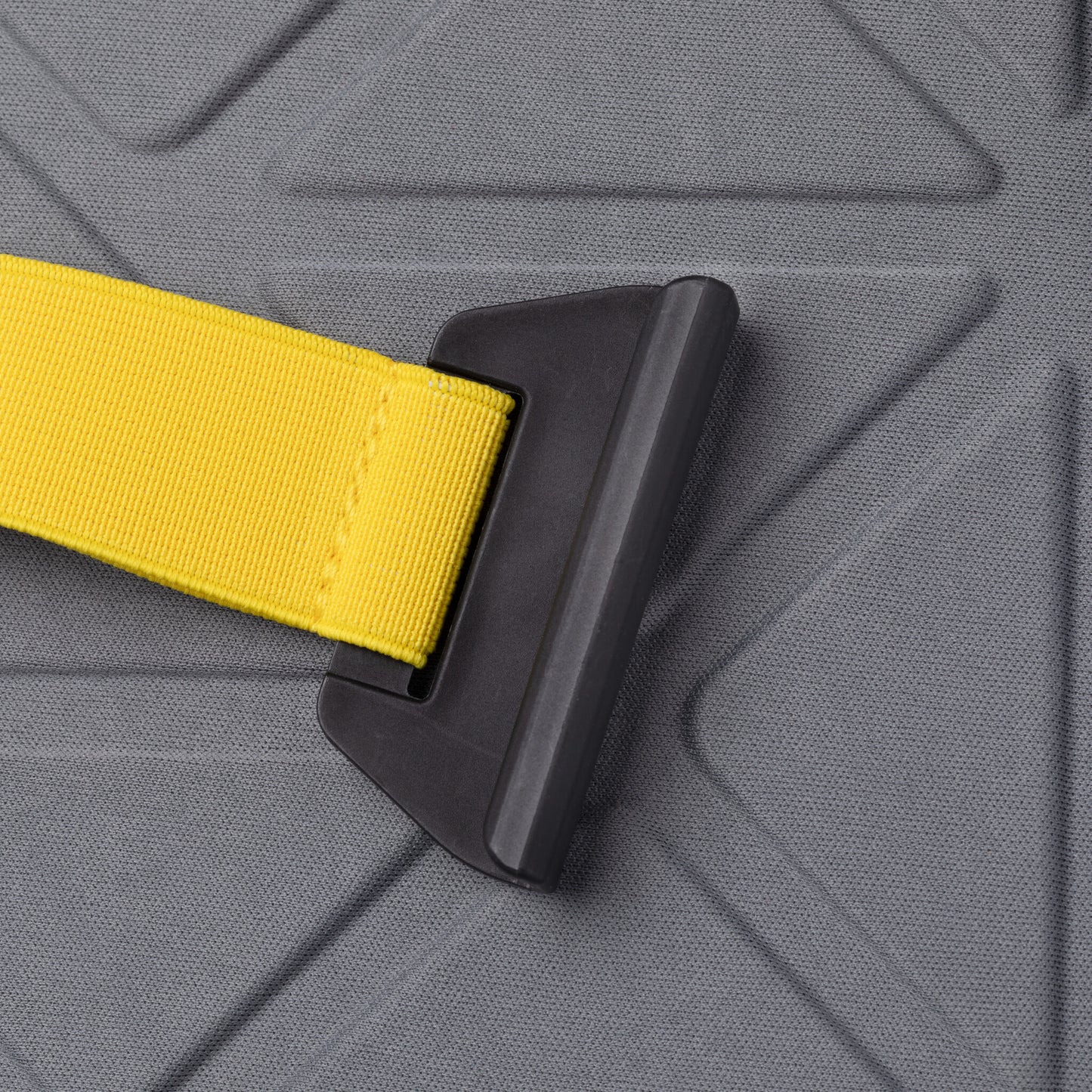 Techair TAE4802 Meet the ultimate 11-12” Chromebook case – it's like a work-in style superhero! Fasten it with secure screen clips, protect with EVA panels, and ID it easily. Your Chromebook's new best friend!