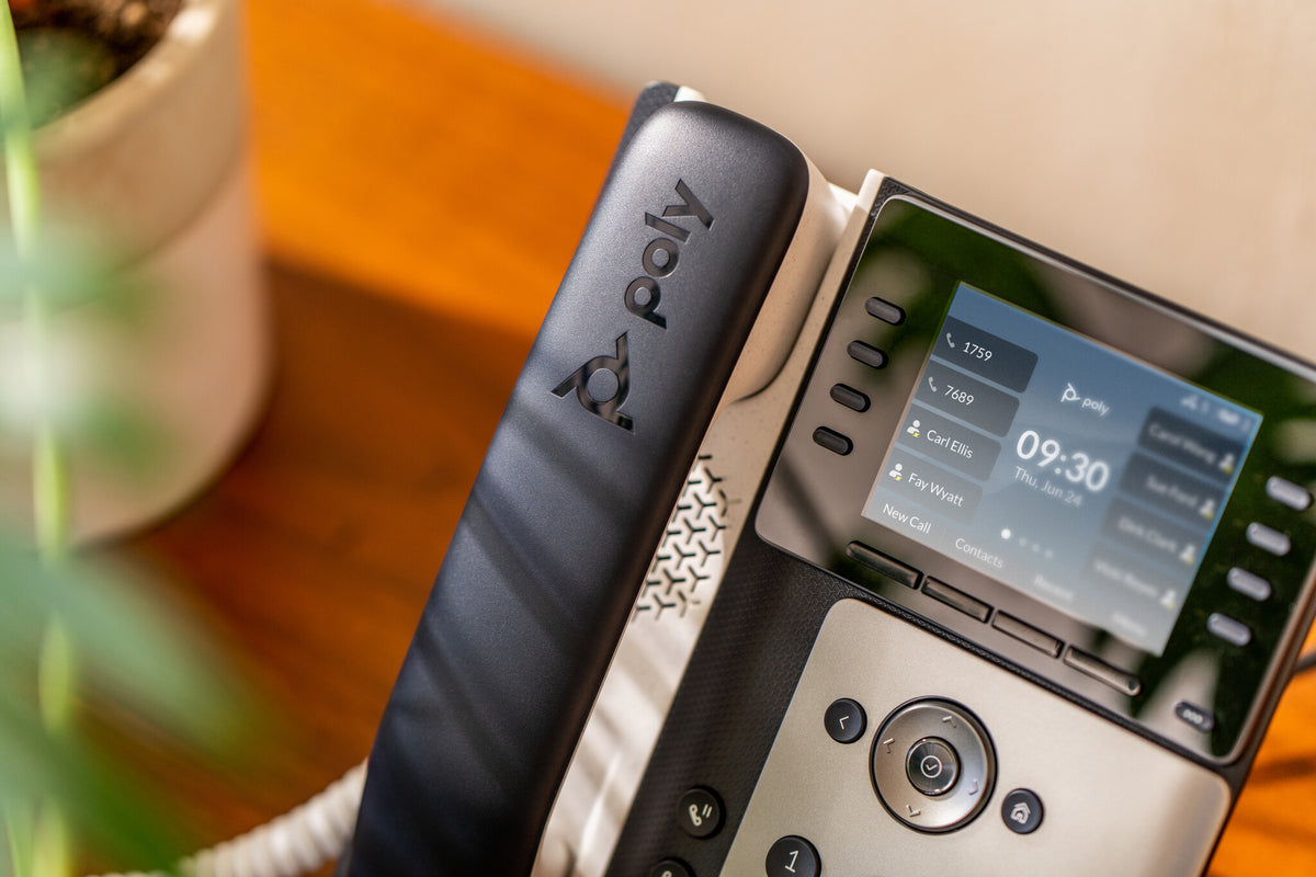 HP Poly Edge E320 IP Phone and PoE-enabled