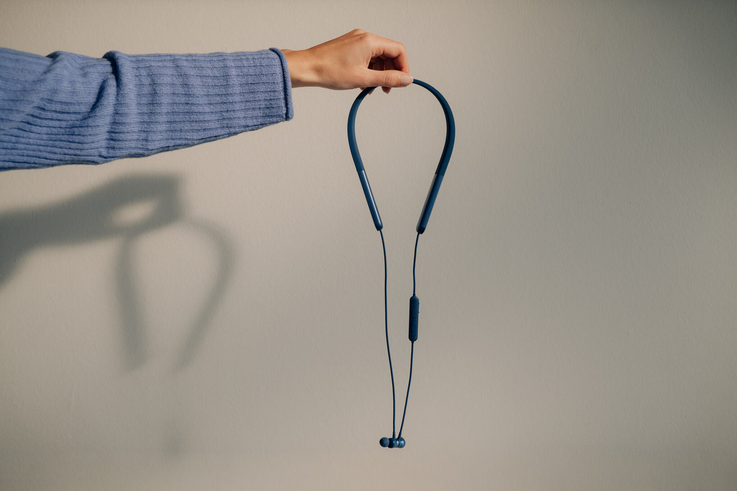 Verbatim TruSound Pro Neckband Earbuds Blue
