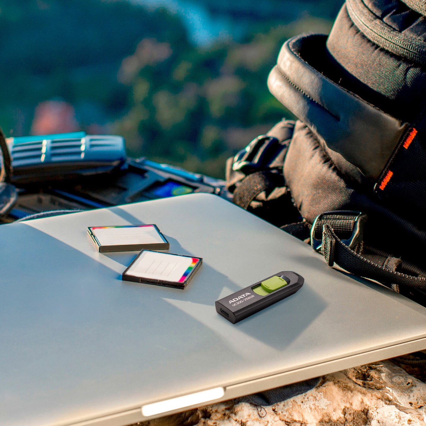 ADATA UC300 USB flash drive 32 GB USB Type-C 3.2 Gen 1 (3.1 Gen 1) Black, Green