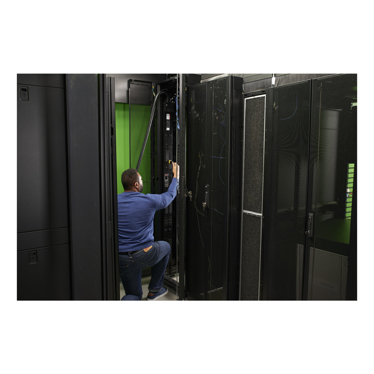 APC Rack PDU 9000 Switched, ZeroU, 20A, 208V, (21) C13/C15 & (3) C19/C21, L620 Cord