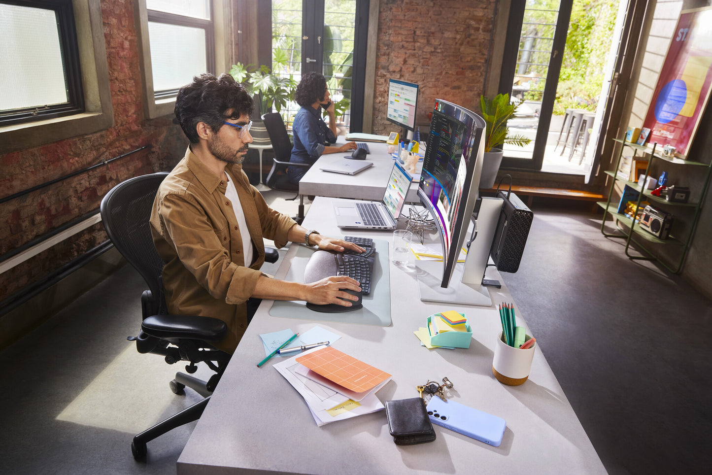 HP Series 7 Pro 37.5 inch WQHD+ Thunderbolt 4 Monitor - 738pu
