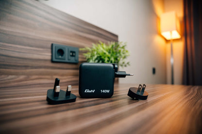 Verbatim Mini GaN Charger 140W with Display