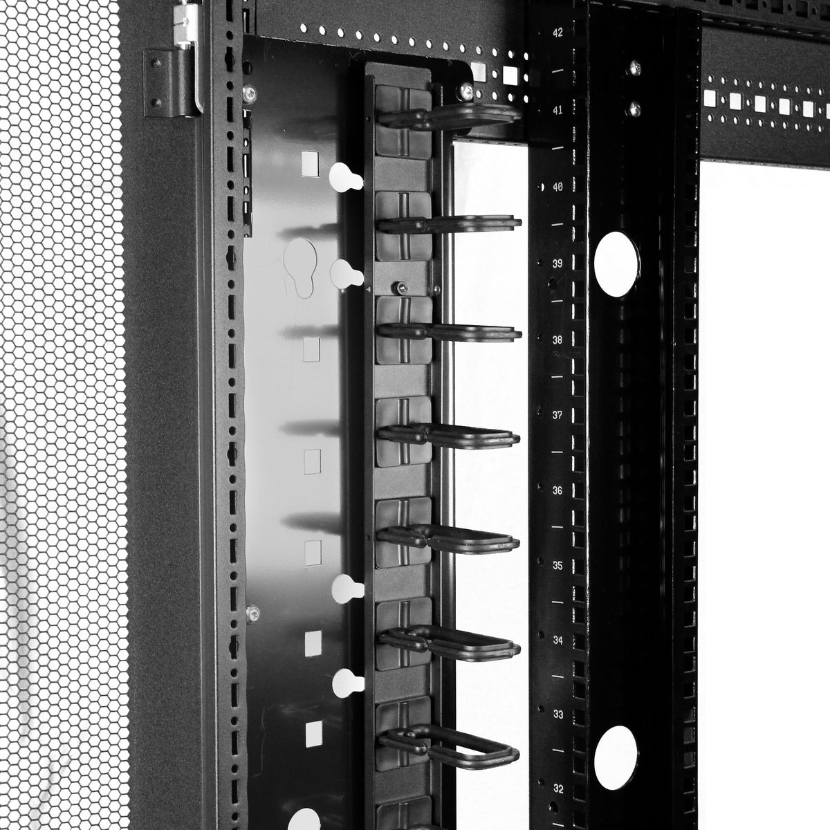 StarTech.com Vertical Cable Organizer with D-Ring Hooks - 20U - 2.8ft.