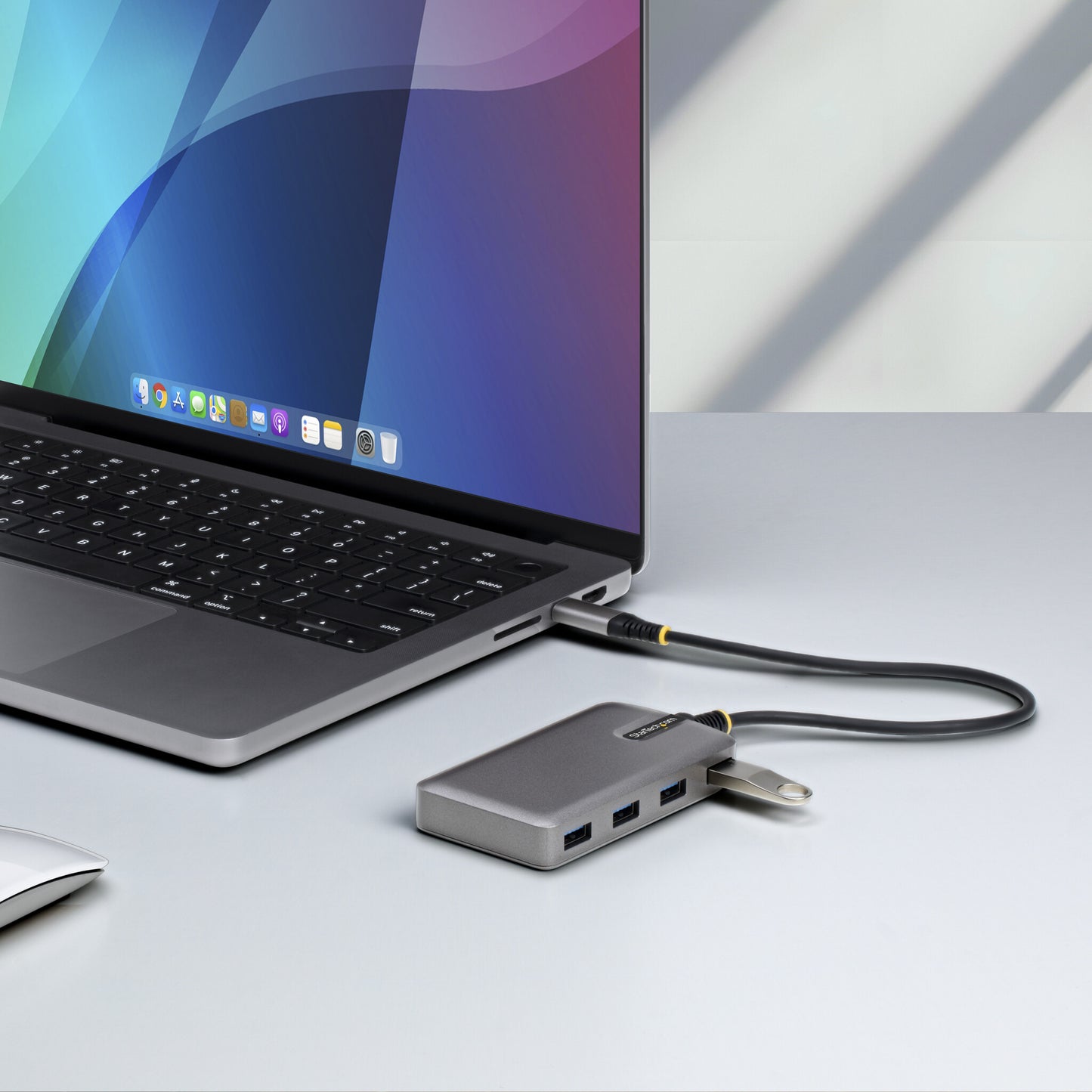 StarTech.com 4-Port USB-C Hub - 5Gbps - Bus Powered - USB C to 4x USB-A Hub w/ Optional Auxiliary Power Input - Portable Desktop/Laptop USB Hub - 1ft (30cm) Cable - USB Expansion Hub