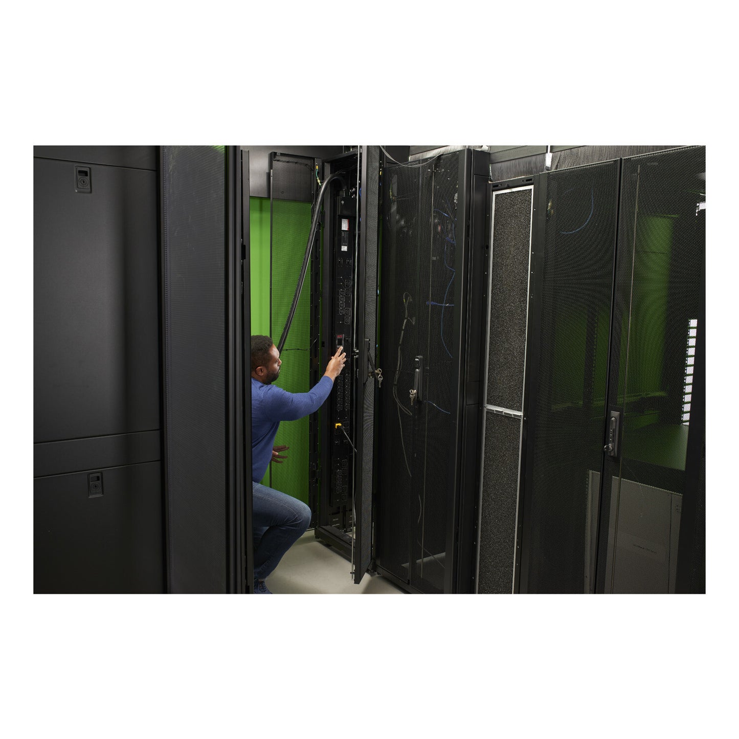 APC Rack PDU 9000 Switched, ZeroU, 20A, 208V, (21) C13/C15 & (3) C19/C21, L620 Cord