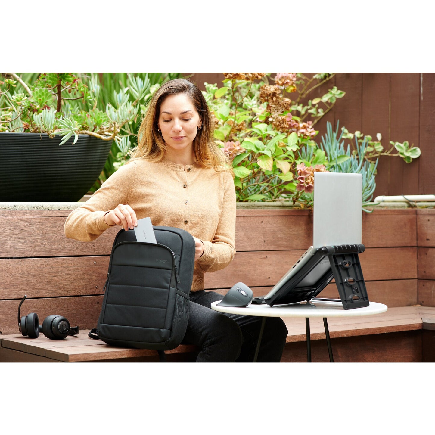Kensington SmartFit Easy Riser Laptop Cooling Stand - Black