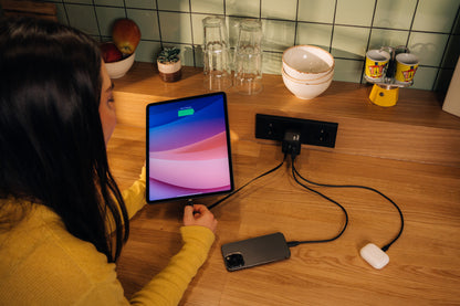 Verbatim GaN Charger 65W 2 Port retractable cable display US plugs with EU and UK adaptors