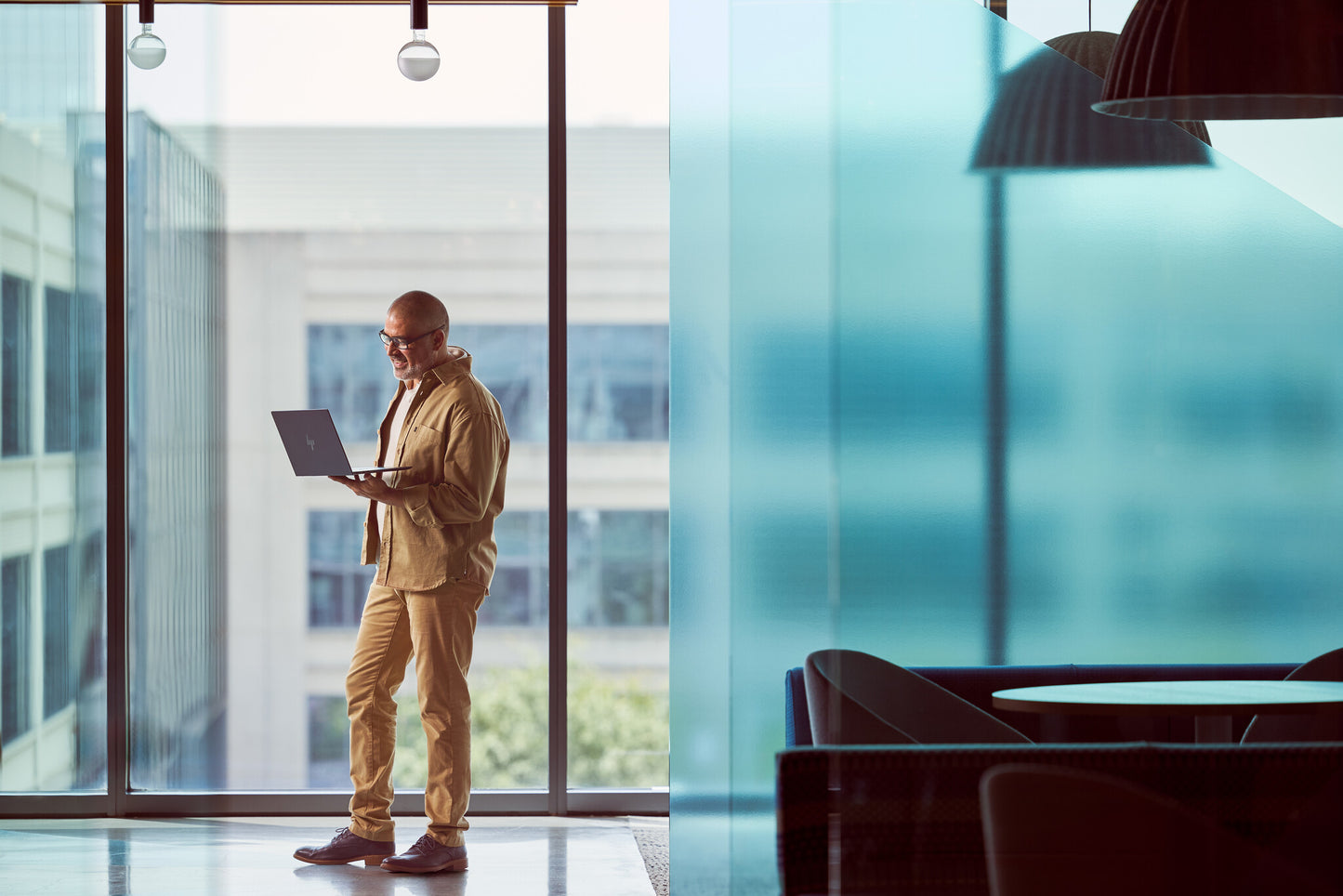 HP EliteBook Ultra G1i Next Gen AI PC Copilot+ PC Intel Core Ultra 7 258V Laptop 35.6 cm (14") Touchscreen 2.8K 32 GB LPDDR5x-SDRAM 1 TB SSD Wi-Fi 7 (802.11be) Windows 11 Pro Blue