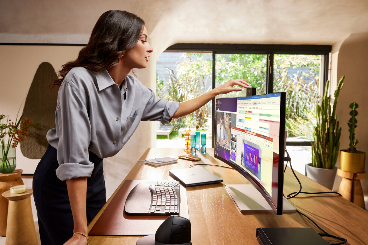 HP Series 7 Pro 34 inch WQHD Conferencing Monitor - 734pm