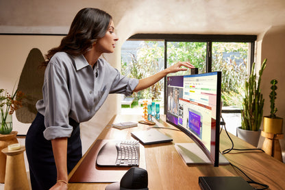 HP Series 7 Pro 34 inch WQHD Conferencing Monitor - 734pm