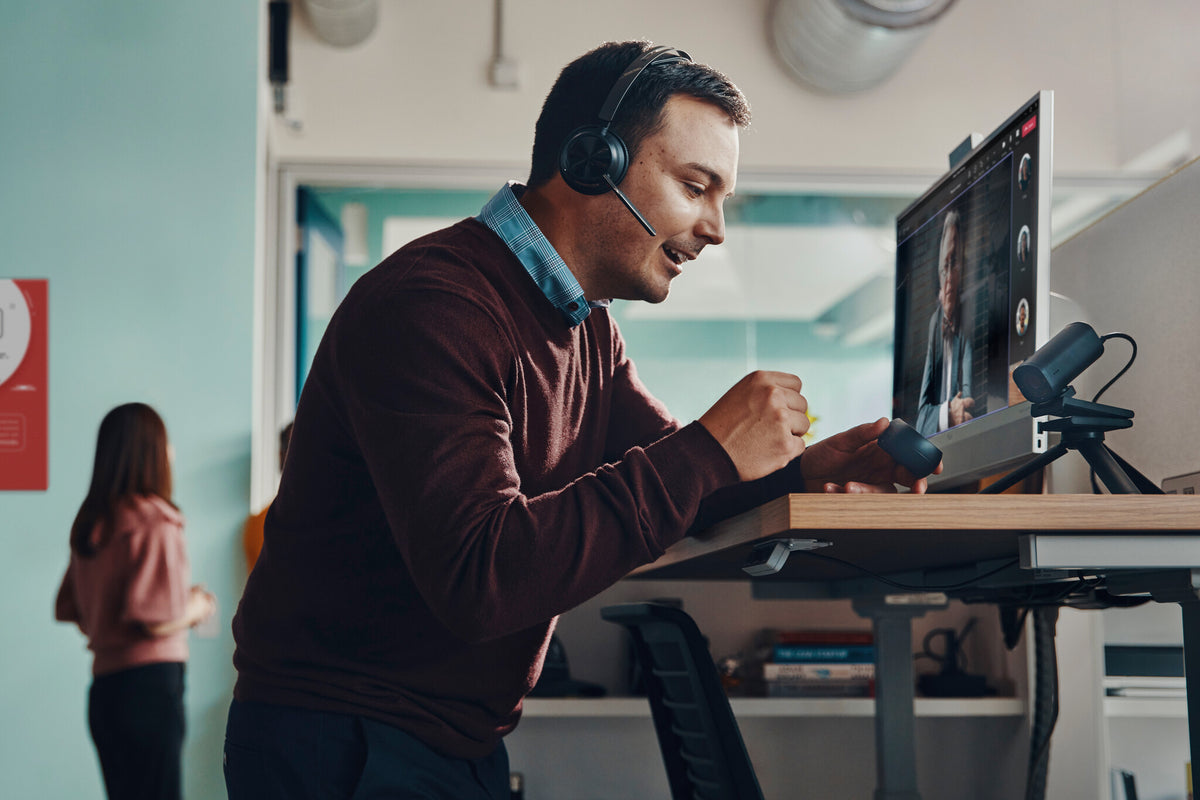 HP Poly Poly Voyager Focus 2 USB-A with charge stand Headset
