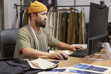 HP Series 5 31.5 inch FHD Monitor - 532sf