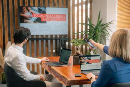 Verbatim Focus Wireless Presenter with Red Laser Pointer