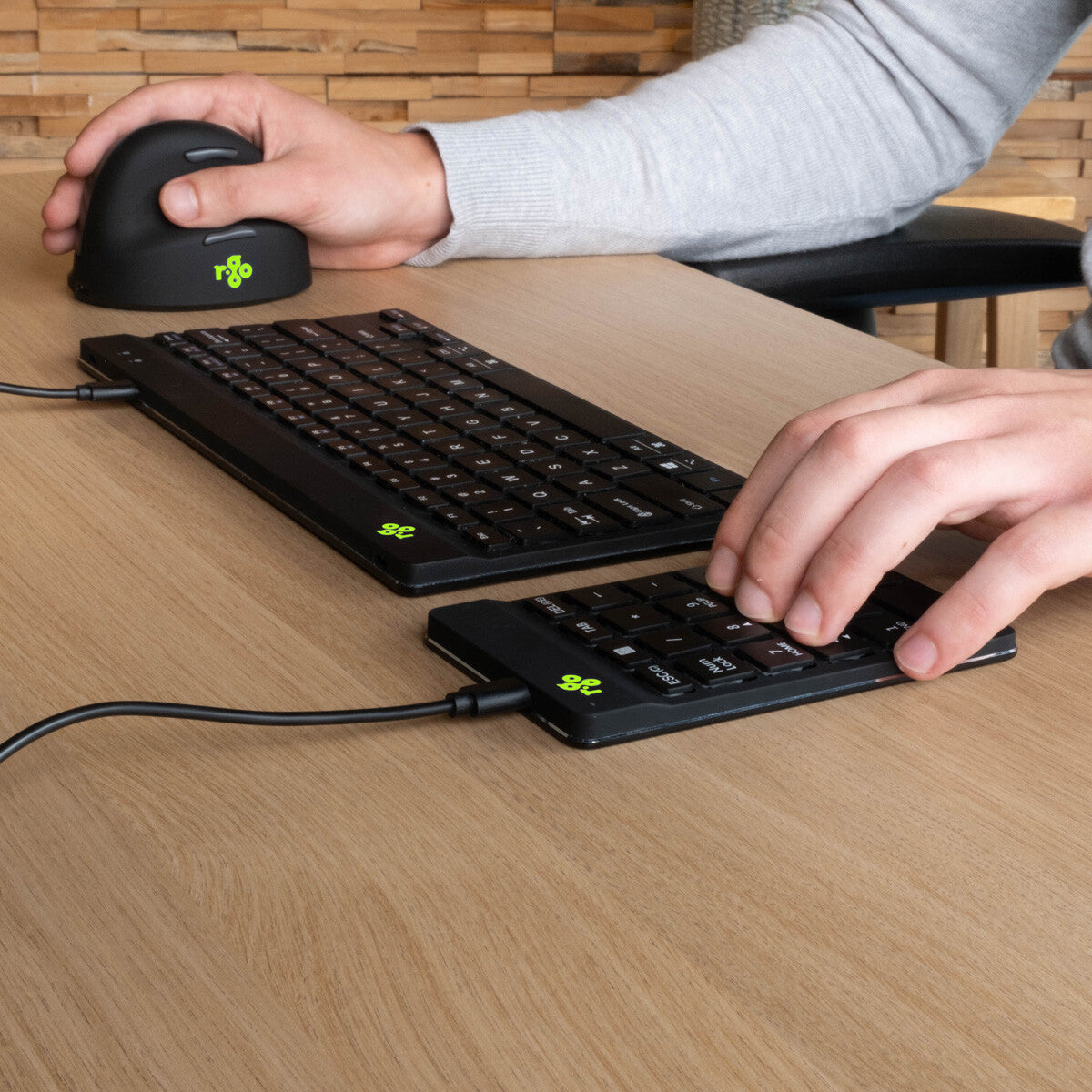 R-Go Tools Numeric keypad R-Go Numpad Break, ergonomic numeric keypad with break software, wired, black