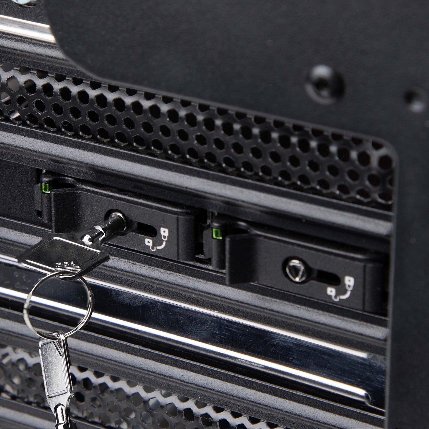 StarTech.com Dual-Bay M.2 NVMe SSD to PCIe x8 Removable Mobile Rack; Bifurcation Required; Tool-less Installation, PCIe Backplane w/Two Hot-Swap Drive Bays