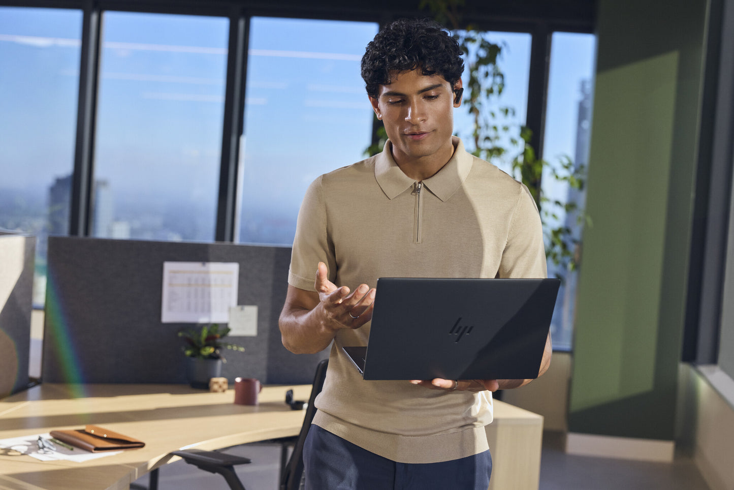 HP EliteBook X G2i 14 inch Notebook Next Gen AI PC Wolf Pro Security Edition Copilot+ PC Intel Core Ultra 7 356H Laptop 35.6 cm (14") 3K 32 GB LPDDR5x-SDRAM 512 GB SSD Wi-Fi 7 (802.11be) Windows 11 Pro Blue