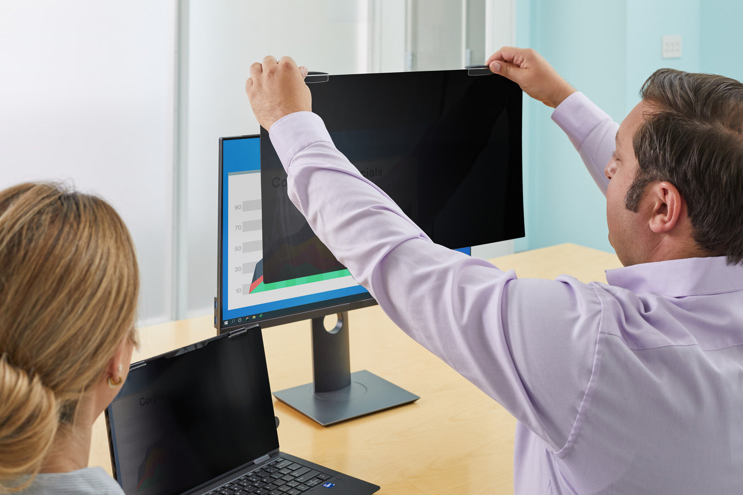 3M Privacy Filter for 24in Full Screen Monitor with COMPLY™ Magnetic Attach, 16:10, PF240W1EM