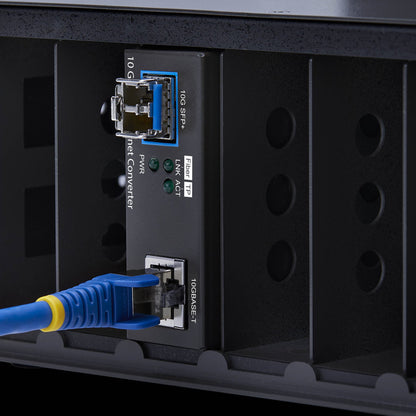 StarTech.com 10GbE Open SFP+ Fiber Media Converter, Standalone 10 Gigabit Ethernet RJ-45 to 10GBASE-X SFP+, Single-Mode / Multi-Mode, 16K Jumbo Frames - TAA