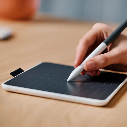 Wacom Intuos One Medium graphic tablet Grey, White 216 x 135 mm USB/Bluetooth